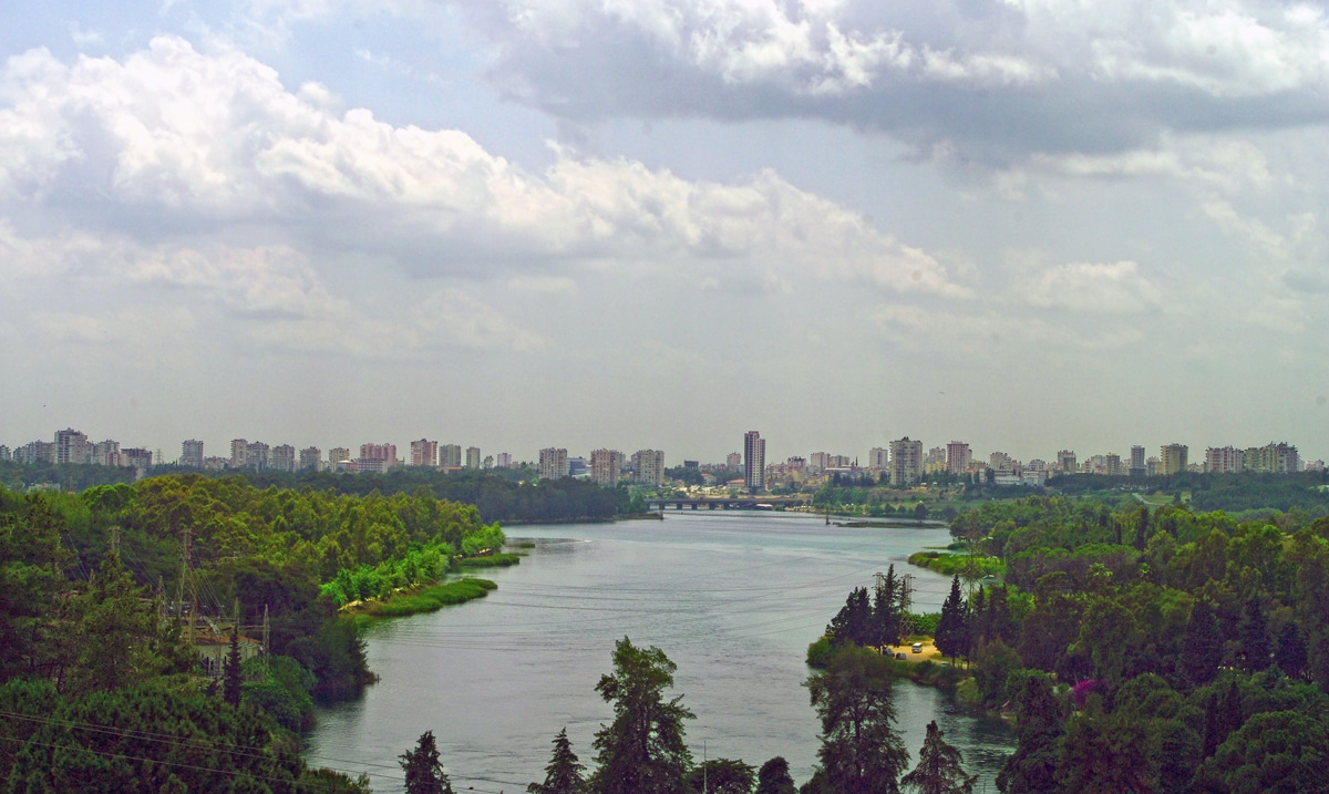 Vista de Adana, ciudad turca