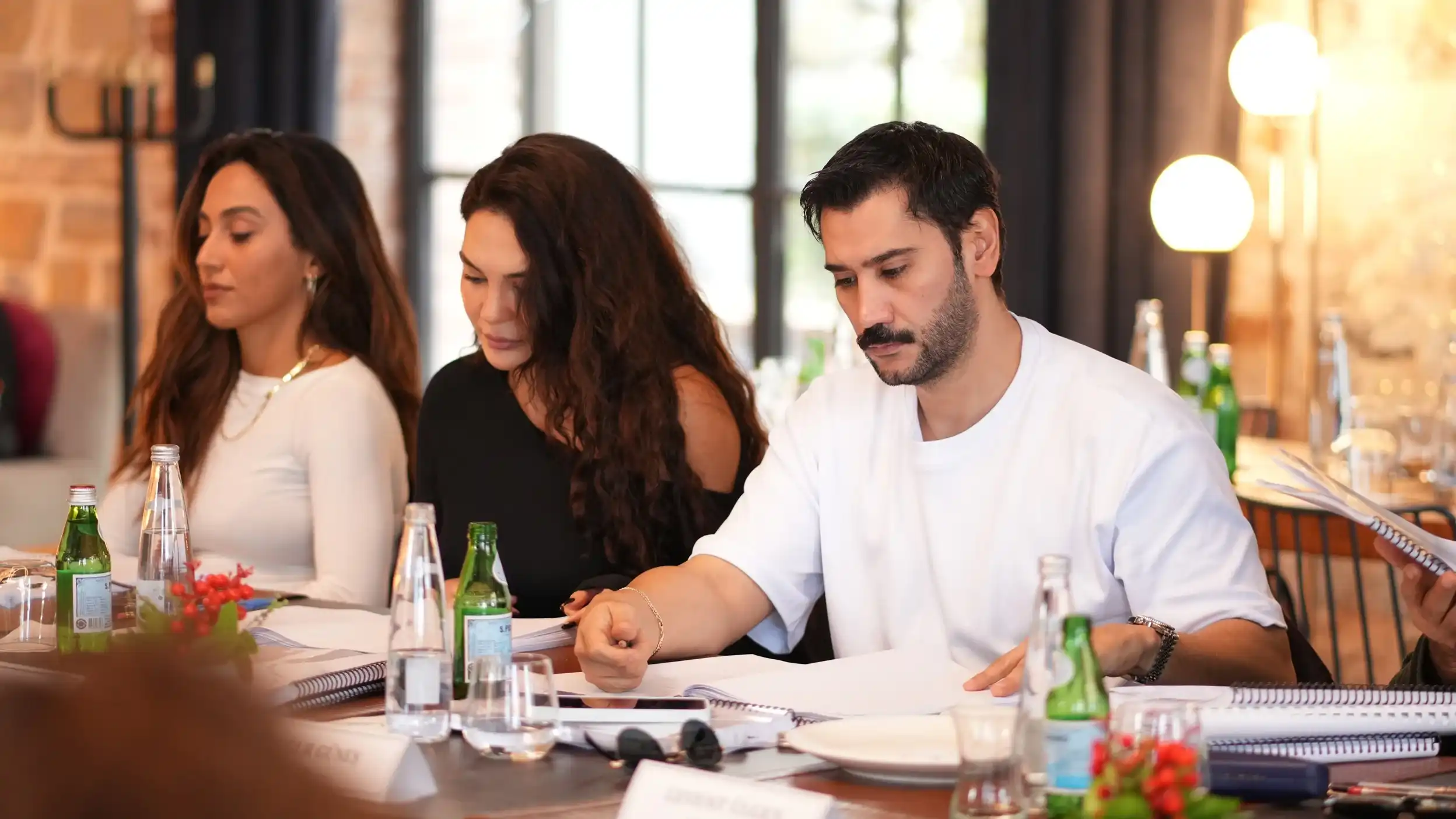 Adana Ayazı empieza a rodarse el 29 de octubre: Ebru Şahin y Uğur Güneş preparan su nueva serie